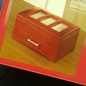 Jewelry box